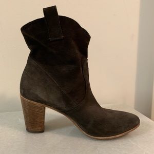 Alberto Fermani suede boots
